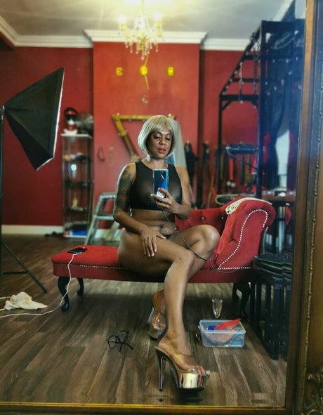 mistresssarahcc art actress pic