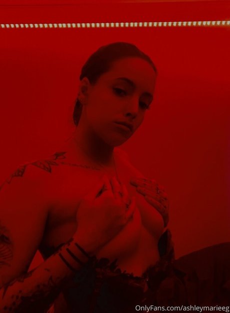 Ashleymarieeg naked star img