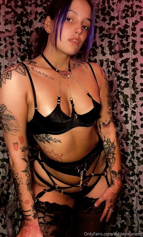 Ashleymarieeg top star photo