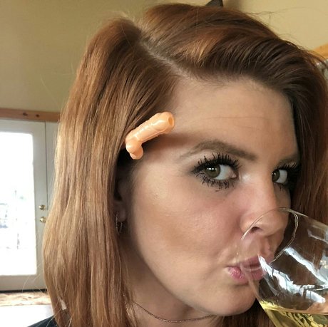 Hotredheadwife88 pornstar adult pics