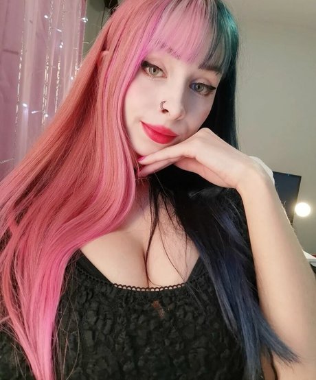 Mizzy Cyn free star images