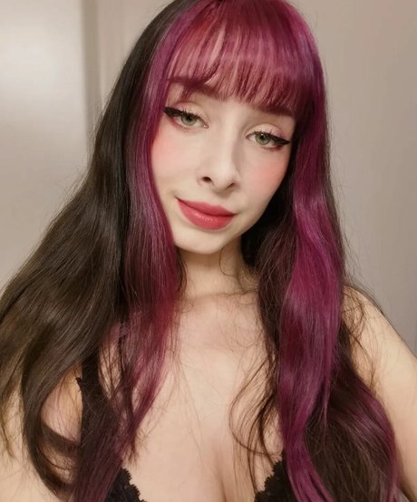 Mizzy Cyn model top pictures