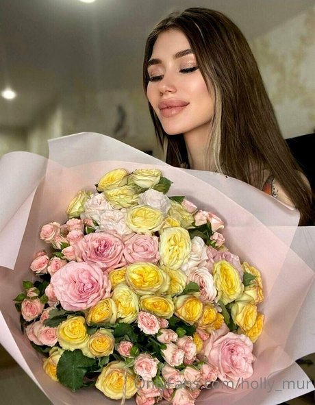 Holly Mur best model image