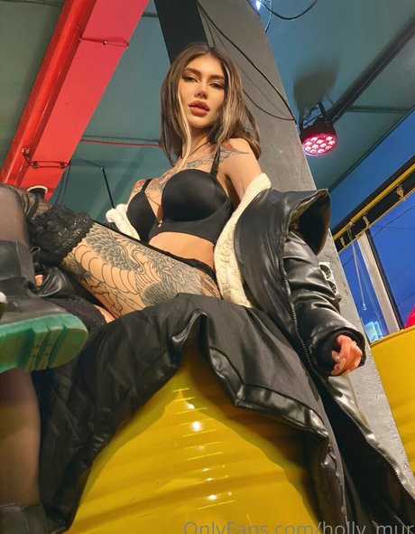 Holly Mur model pornographic pic