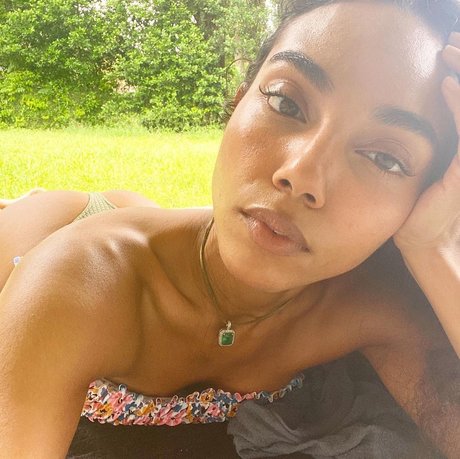 Sweet Lulu TV model pornographic images