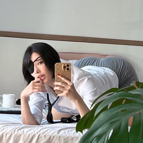 Juju Voulezj sex model photo