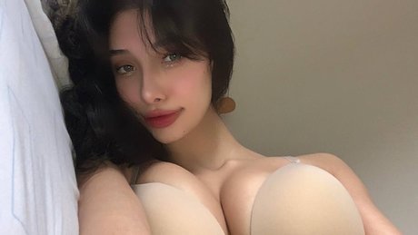 Juju Voulezj model exclusive image