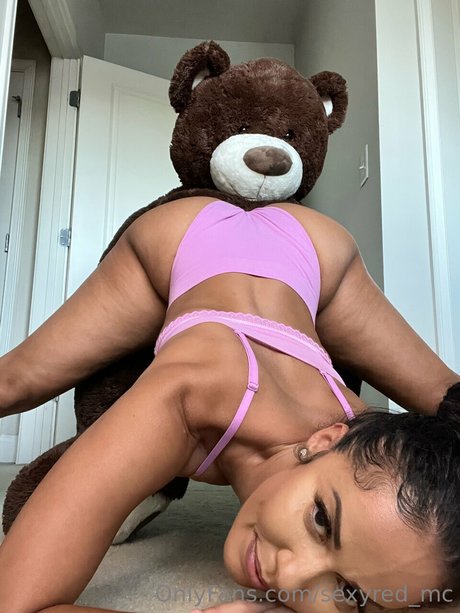 Sexy Red beautiful actress archive