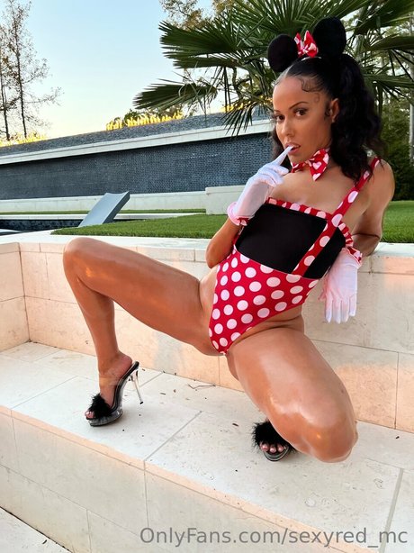 Sexy Red nudes actress archive