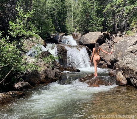 Starrysigh model hot pics