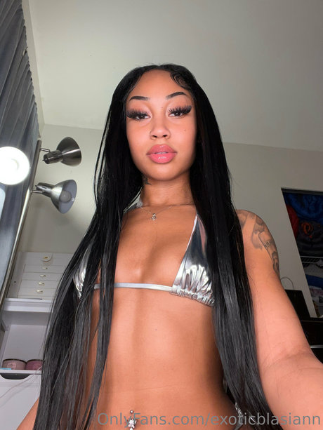 Exoticblasiann_ model erotic photo