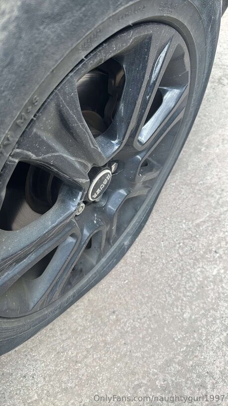 Naughtygurl1997 model hot pictures