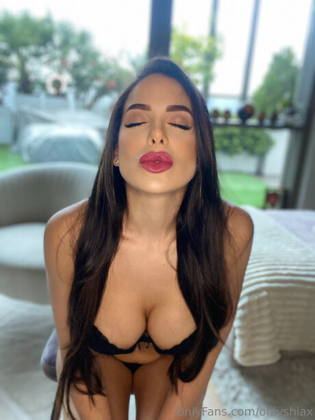 Onlyshiax free pornstar pic