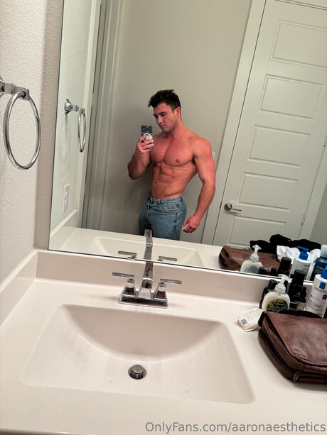 Aaronaesthetics naked star image