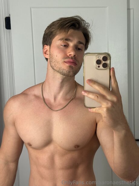 Aaronaesthetics model sexy pic