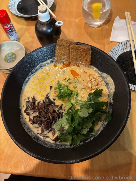 Leahwbrooke nude model photos