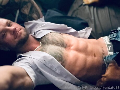 Ryantate88 pornstar naked pic