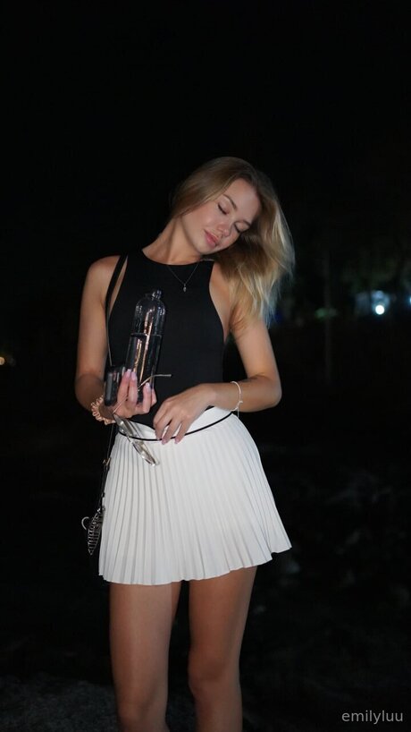 Emilylu sexy actress photo