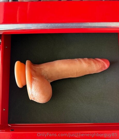 Justtheneighborguy85 adult model image