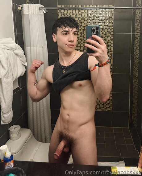 Troyejacobsxxx naked model images