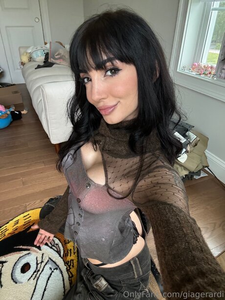 Giaisabella star nudes photo