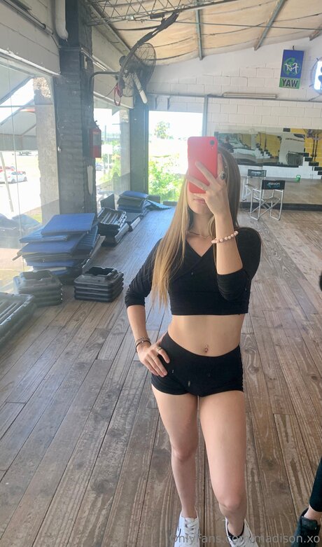 Madison Xo naked pornstar images