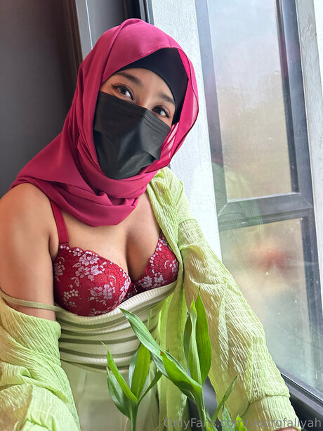 Yourgfaliyah adult model img