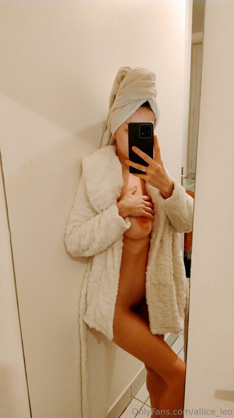 Allice Leo sexy star img