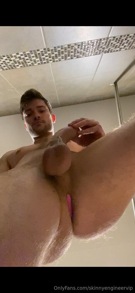 Skinnyengineervip sexy model pic