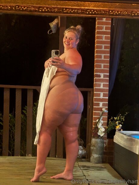 Sheslillyhart hd model img