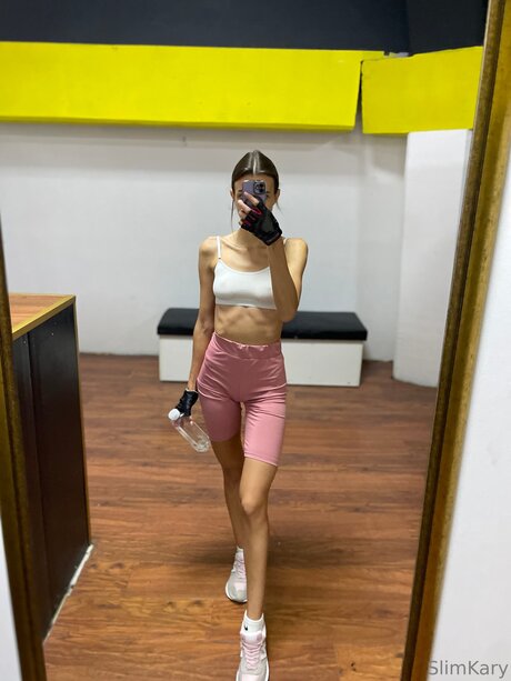 Slimkary model nudes img