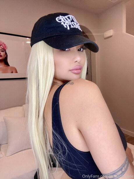 Travee hot actress photo