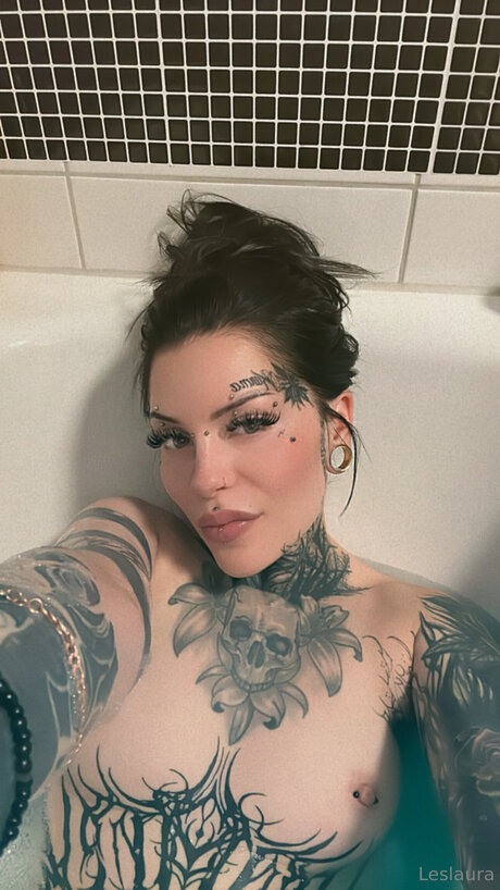 Laurasorooo model naked gallery