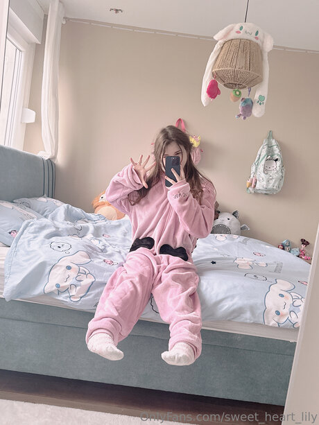 Sweet Heart Lily star high quality img