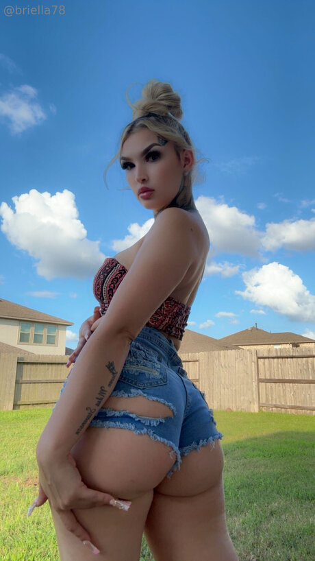 Sexybriellah model xxx images