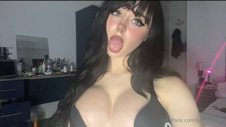 Bunnyyspit perfect star pic