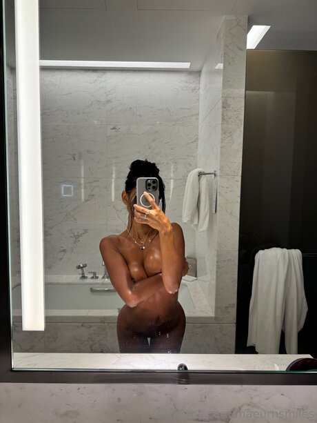 Maeurnsmiles model nudes image