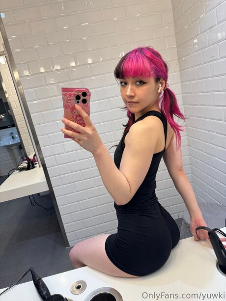 Yuwki nude model pictures