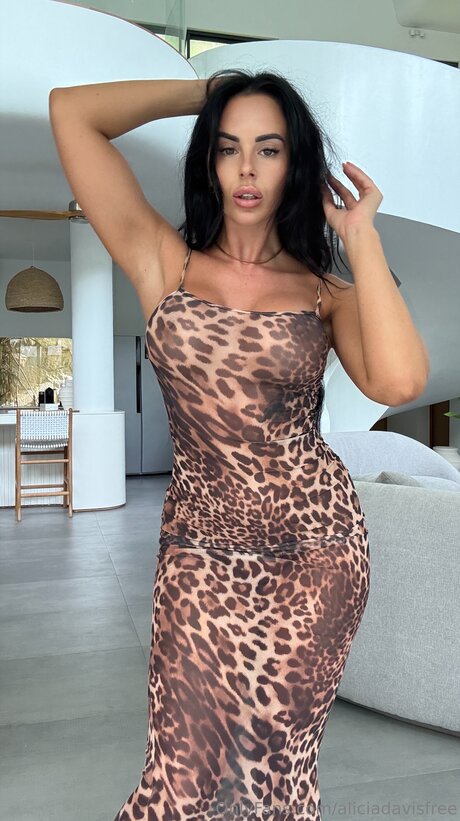 Aliciadavisfree model naked picture