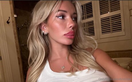 Breckie top actress pic