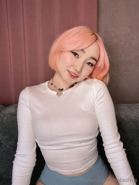 Natsunya model sexy images