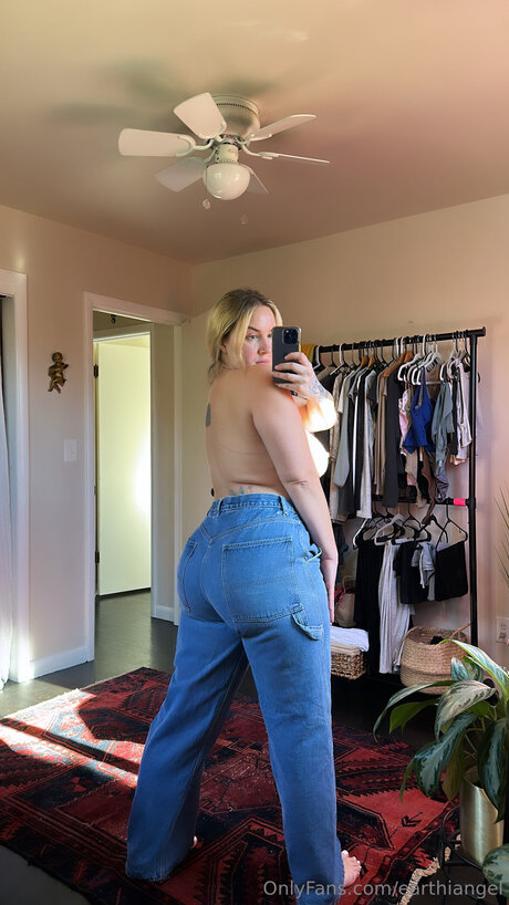 Earthiangel model naked pics