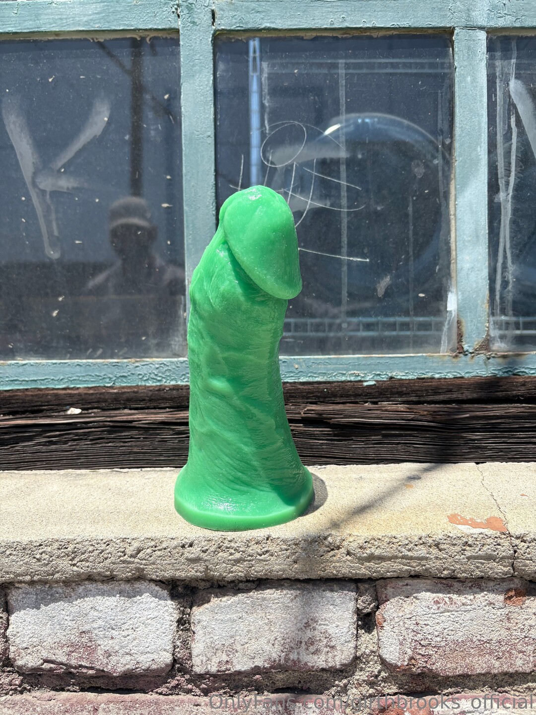 Girthbrooks Official free actress galleries