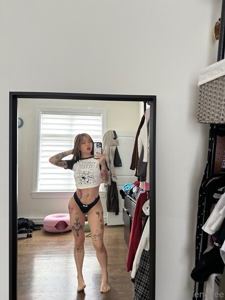 Lenerox model nudes pic