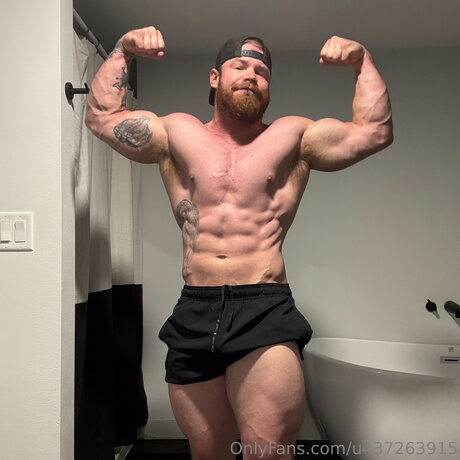 U437263915 art model photo