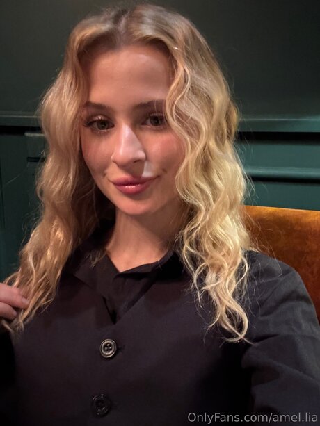 Amel Lia model art pic