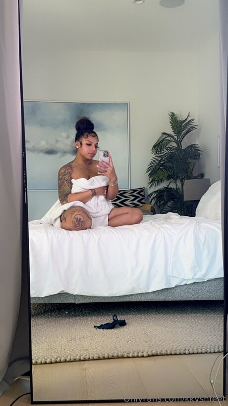 Kkvshfeet model nice pictures