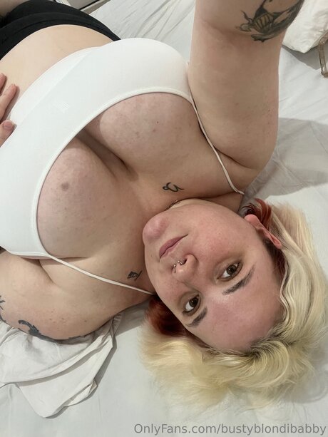 Bustyblondibabby hot star gallery
