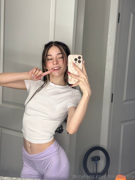 Tinykatrina erotic pornstar gallery
