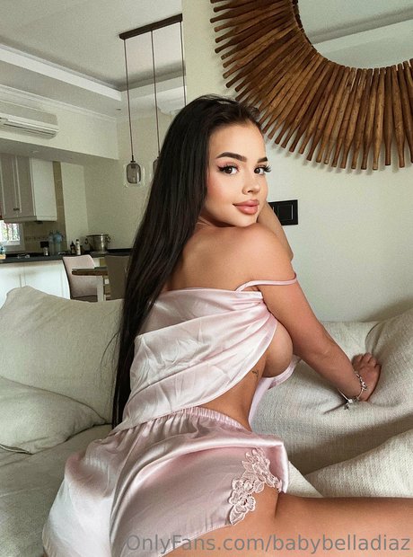 _Isabella Diaz_ model beautiful img